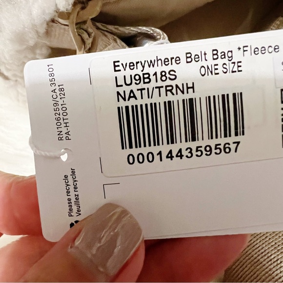 Lululemon • Everywhere Belt Bag Fleece - Picture 10 of 14